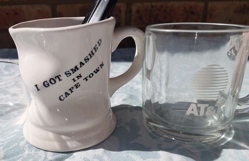A JOBLOT KITCEHENALIA CROCKERY SOLD AS IS