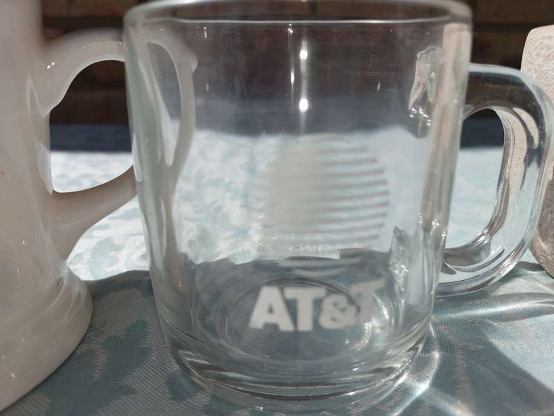 A JOBLOT KITCEHENALIA CROCKERY SOLD AS IS