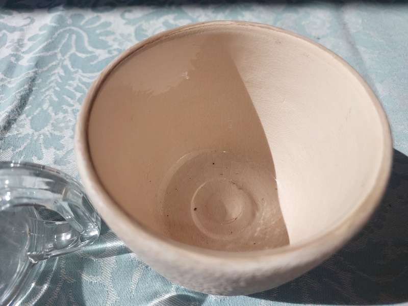 A JOBLOT KITCEHENALIA CROCKERY SOLD AS IS