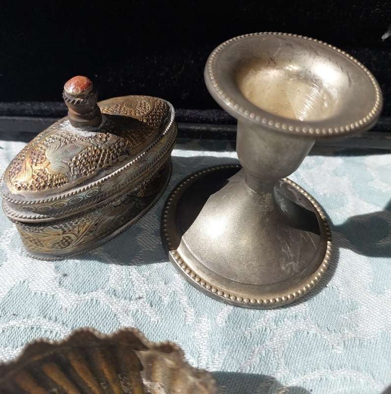 A VINTAGE JOBLOT SILVER PLATED EPNS UTENSILS AND PILL BOXES