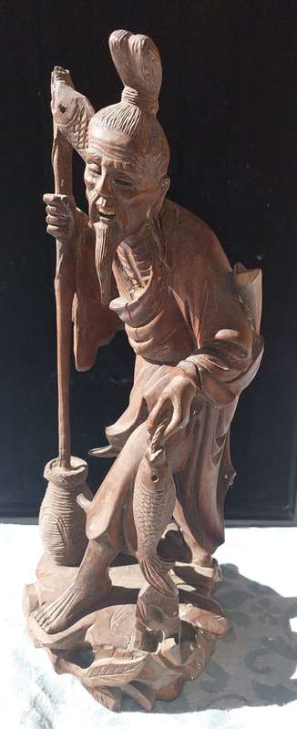 AN ANTIQUE CHINESE CARP FISHERMAN STATUE