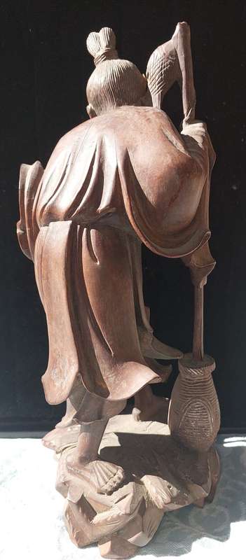 AN ANTIQUE CHINESE CARP FISHERMAN STATUE