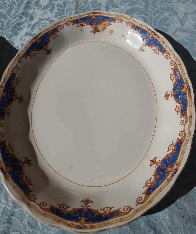 A COLLECTION OF ANTIQUE PLATTERS