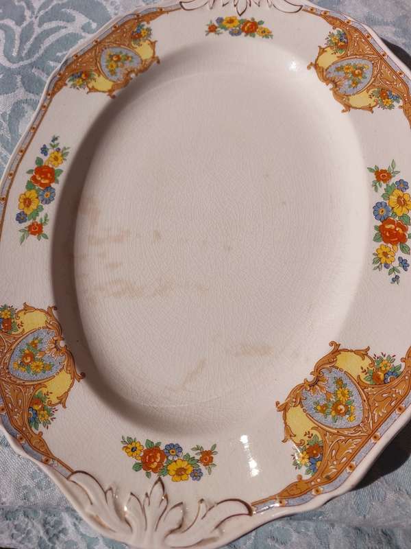 A COLLECTION OF ANTIQUE PLATTERS