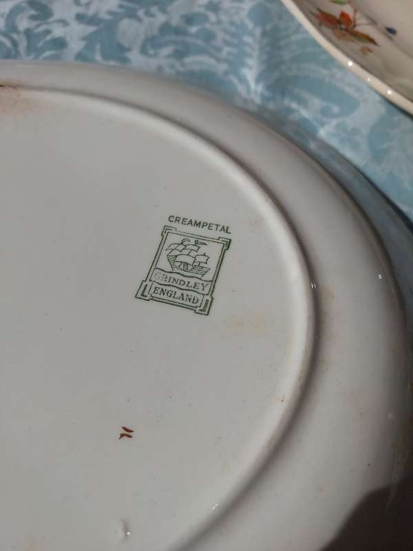 A COLLECTION OF ANTIQUE PLATTERS