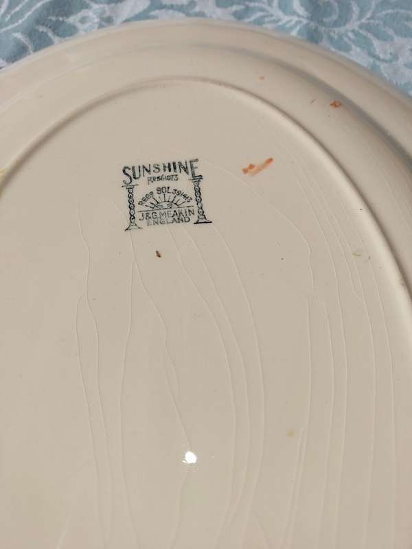A COLLECTION OF ANTIQUE PLATTERS