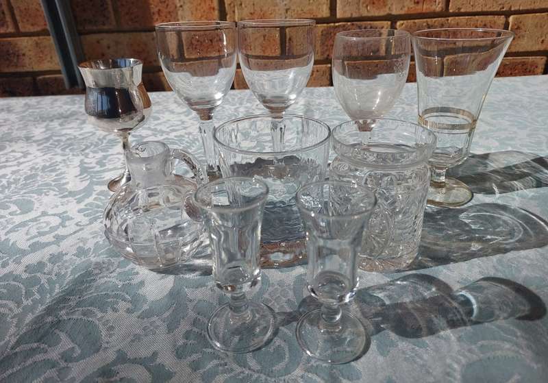 A COLLECTION OF BAR GLASSSE