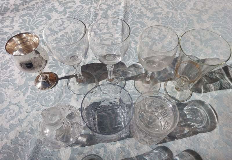 A COLLECTION OF BAR GLASSSE