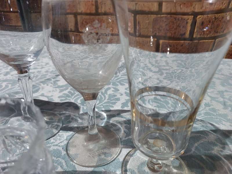 A COLLECTION OF BAR GLASSSE