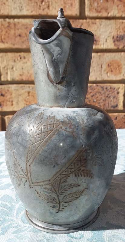 A VINTAGE PUTHAL SILVER PLATED JUG WITH ORNATE ENGRAVINGS