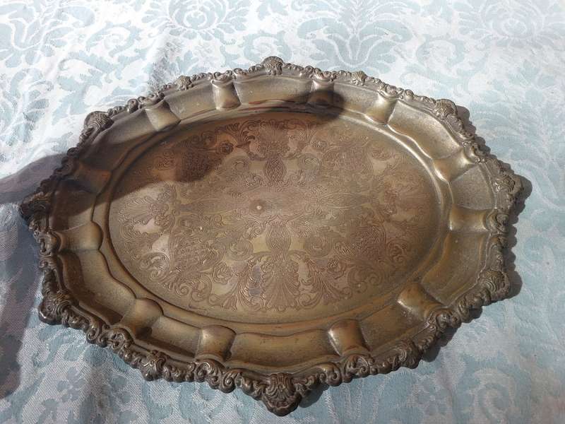 AN ANTIQUE EDWARDIAN OVAL SILVER PLATED SERVING TRAY