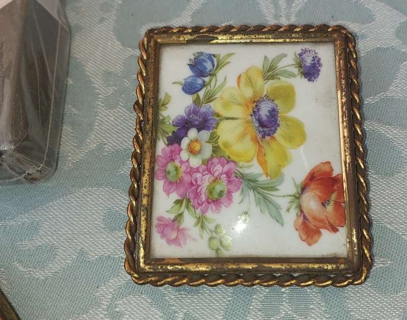 A JOBLOT COLLECTION PHOTO FRAMES