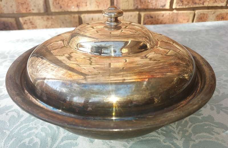 A VINTAGE SILVER PLATED TURINE SOLD AS IS