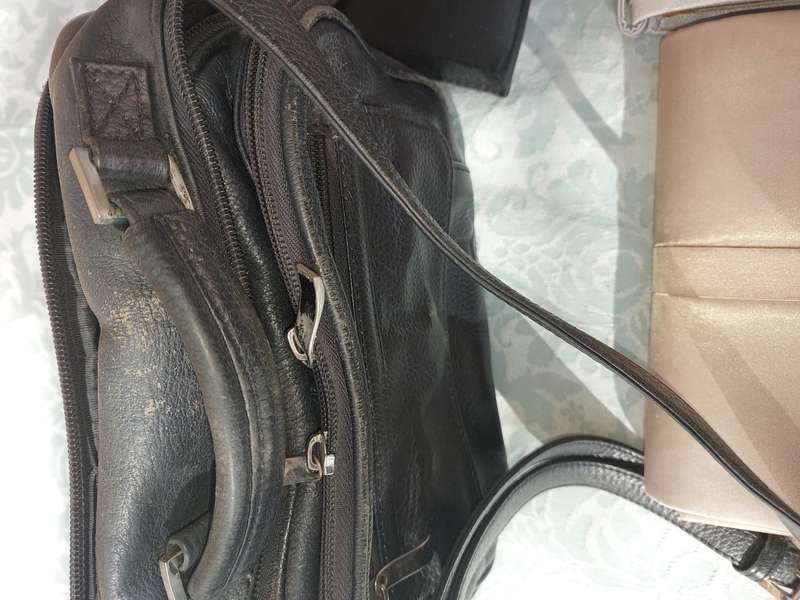 A JOBLOT USED CLUTCH HAND BAGS SOLD AS IS
