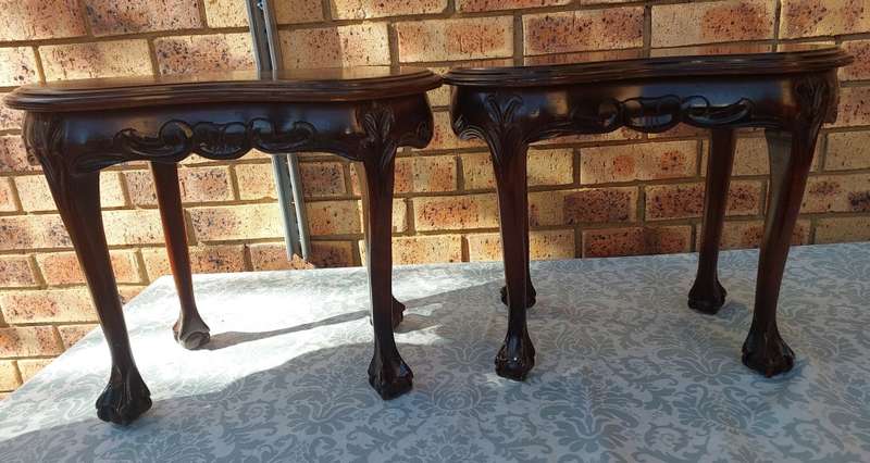 AN ANTIQUE PAIR OF KIDNEY-SHAPED BALL N CLAW-LEGGED OCCASIONAL TABLES