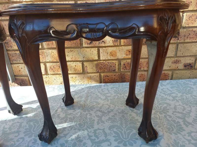 AN ANTIQUE PAIR OF KIDNEY-SHAPED BALL N CLAW-LEGGED OCCASIONAL TABLES