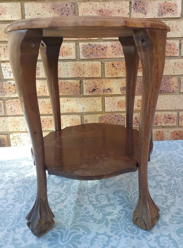 AN ANTIQUE SOLID WOOD TWO TEAR TEA TABLE WITH BALL N CLAW LEGS