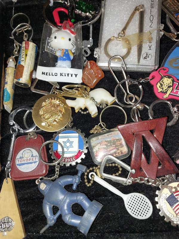 A BULK VINTAGE COLLECTION KEY RINGS SOLD AS IS