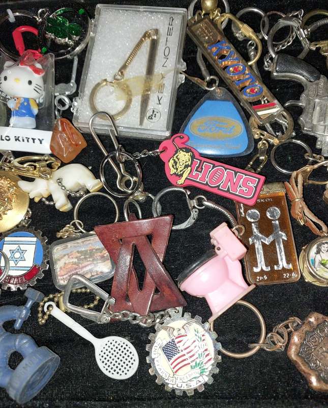 A BULK VINTAGE COLLECTION KEY RINGS SOLD AS IS