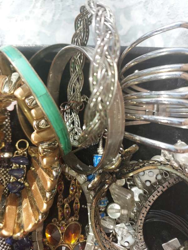A VINTAGE USED JOB LOT COLLECTION BRACELETS AND BANGLES
