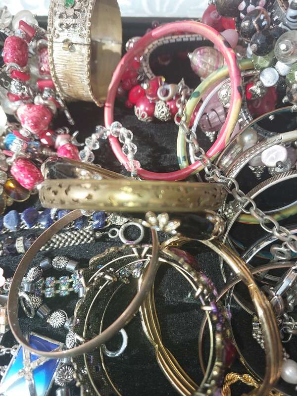 A VINTAGE USED JOB LOT COLLECTION BRACELETS AND BANGLES