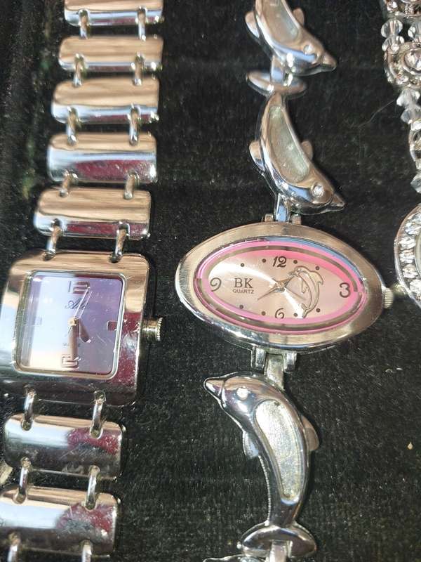 A BULK JOBLOT USED FASHION WATCHES