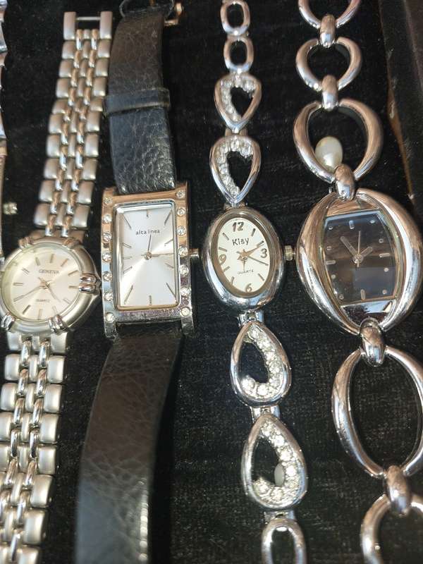 A BULK JOBLOT USED FASHION WATCHES