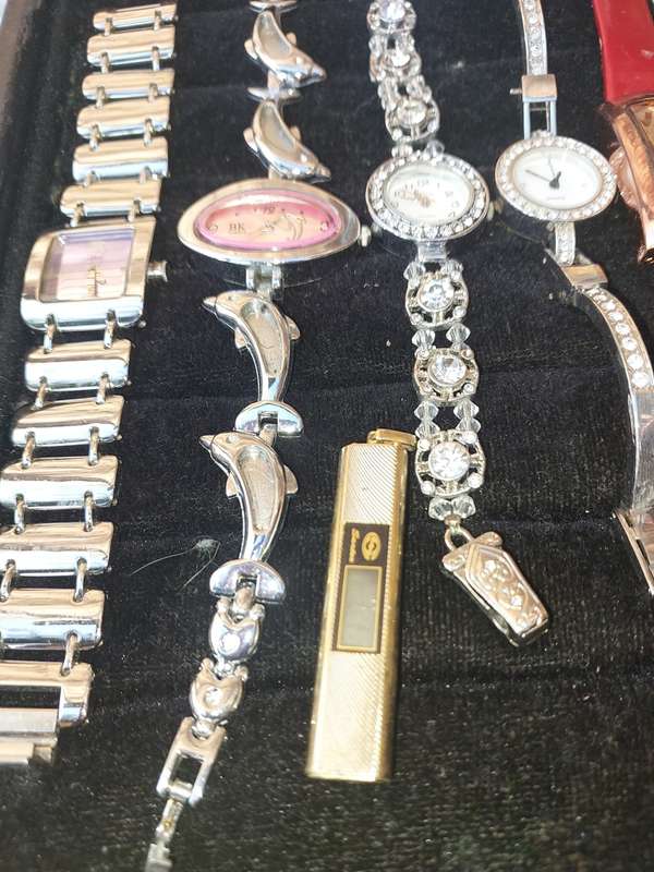 A BULK JOBLOT USED FASHION WATCHES