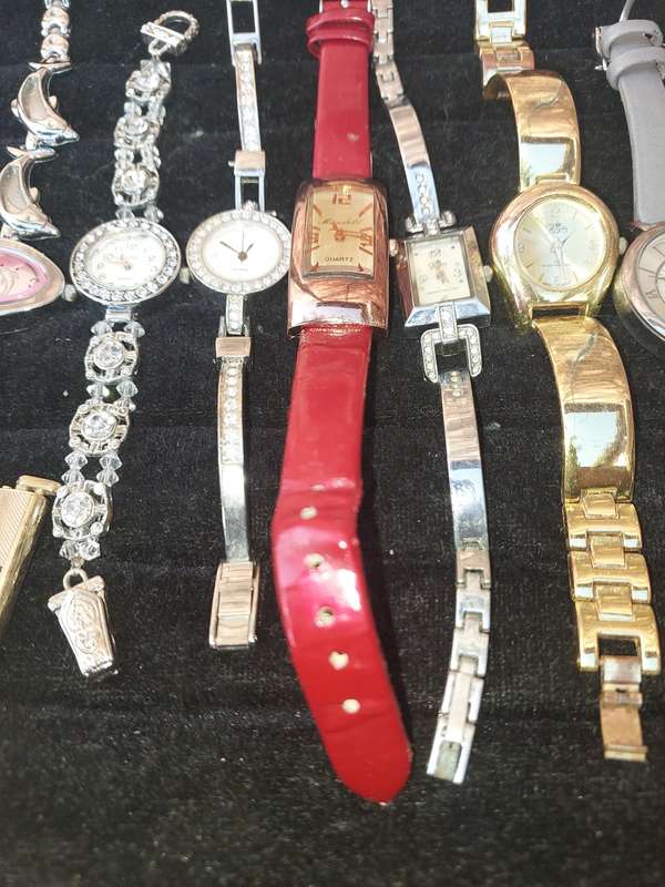 A BULK JOBLOT USED FASHION WATCHES