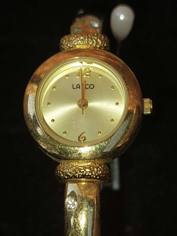 TWO VINTAGE FAMOUS BRANDS WOMEN WATCHES