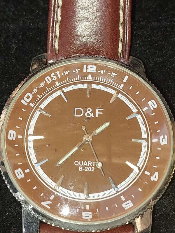 A VINTAGE USED WOMEN DRESS WATCHES