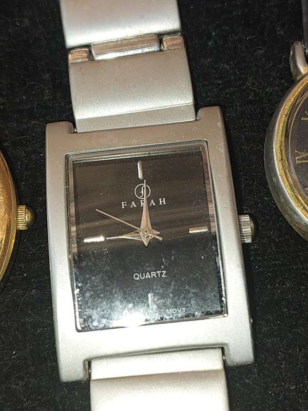 A VINTAGE USED WOMEN DRESS WATCHES
