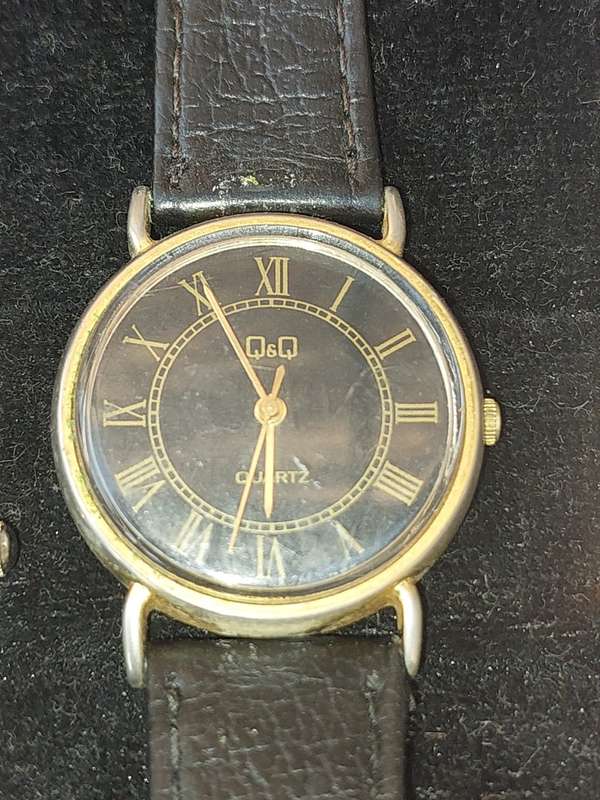 A VINTAGE USED WOMEN DRESS WATCHES