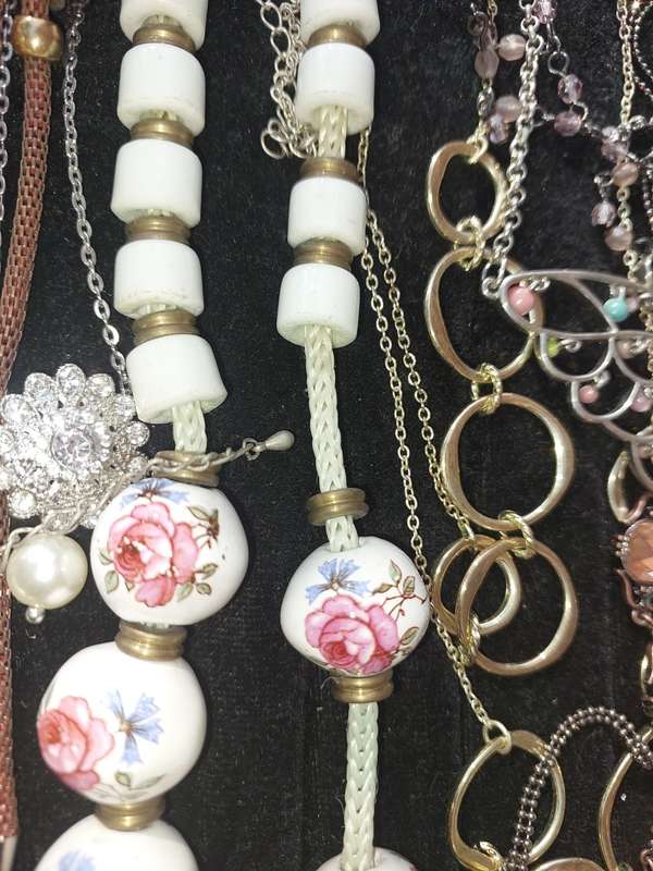 A VINTAGE JOB LOT COSTUME NECKLACES