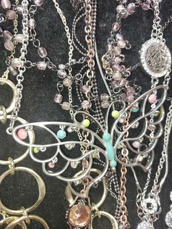 A VINTAGE JOB LOT COSTUME NECKLACES