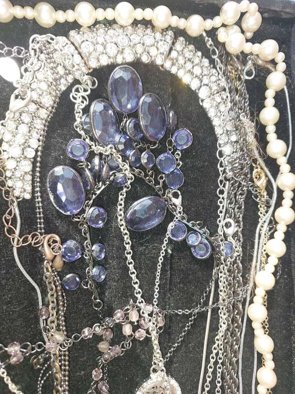 A VINTAGE JOB LOT COSTUME NECKLACES