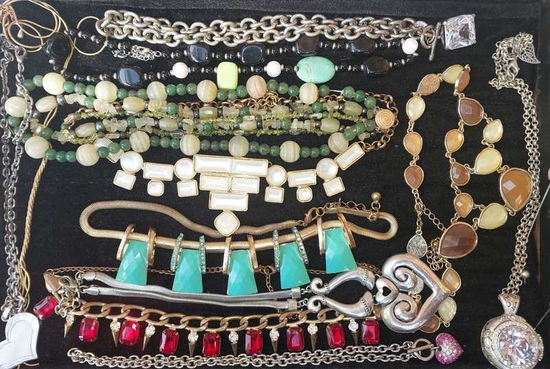 A VINTAGE JOB LOT QUALITY USED COSTUME NECKLACES