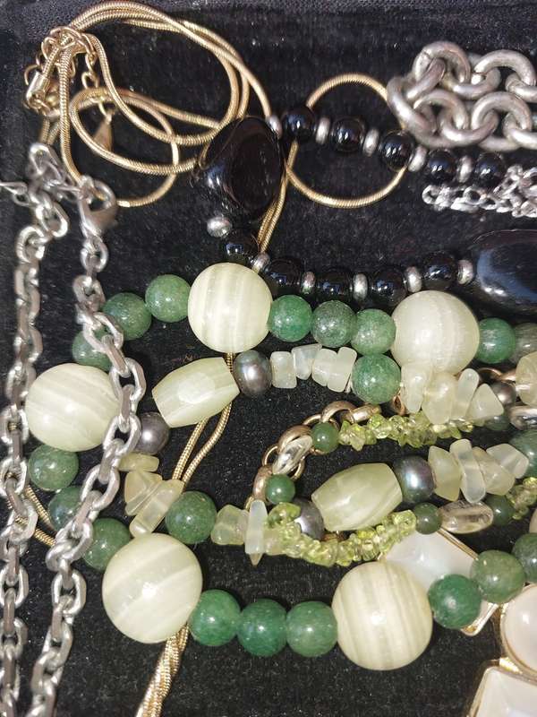 A VINTAGE JOB LOT QUALITY USED COSTUME NECKLACES