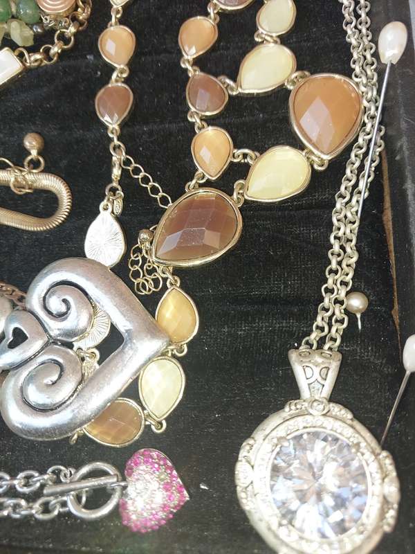 A VINTAGE JOB LOT QUALITY USED COSTUME NECKLACES