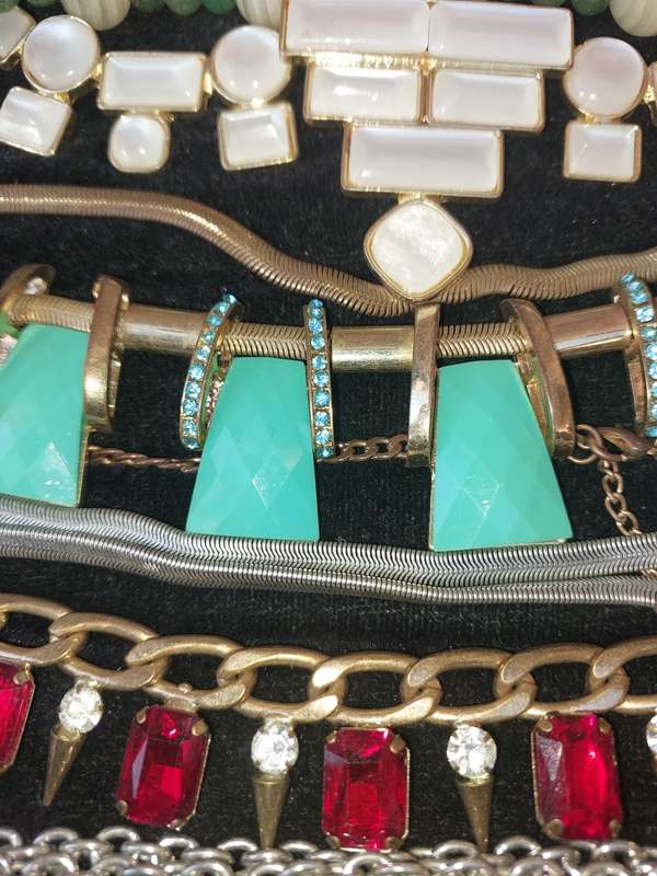 A VINTAGE JOB LOT QUALITY USED COSTUME NECKLACES