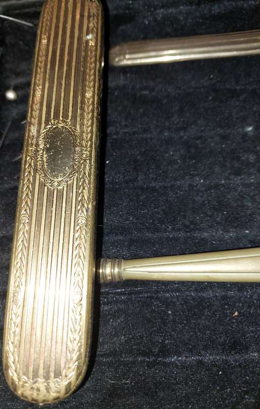AN ANTIQUE COLLECTION EDWARDIAN BRASS GOLD PLATED HAIR BRUSHES