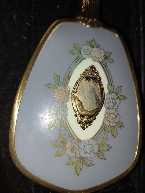 AN ANTIQUE COLLECTION EDWARDIAN BRASS GOLD PLATED HAIR BRUSHES
