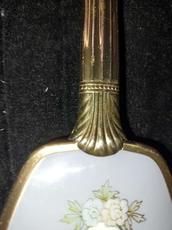 AN ANTIQUE COLLECTION EDWARDIAN BRASS GOLD PLATED HAIR BRUSHES