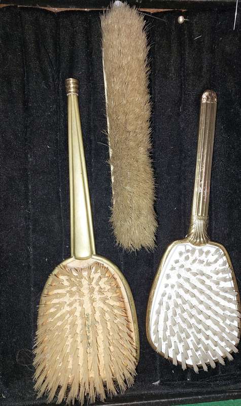 AN ANTIQUE COLLECTION EDWARDIAN BRASS GOLD PLATED HAIR BRUSHES