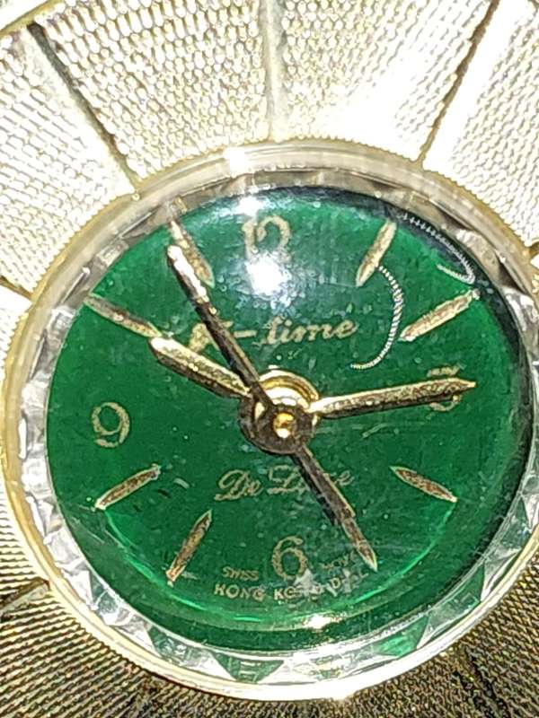 A COLLECTION OF ANTIQUE PENDANT AND QUARTZ POCKET WATCHES