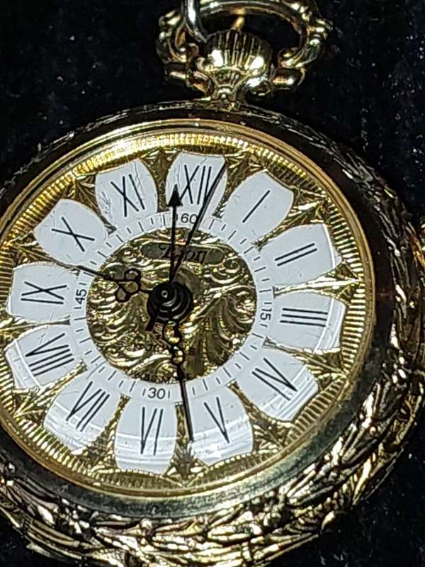 A COLLECTION OF ANTIQUE PENDANT AND QUARTZ POCKET WATCHES