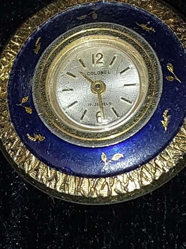 A COLLECTION OF ANTIQUE PENDANT AND QUARTZ POCKET WATCHES