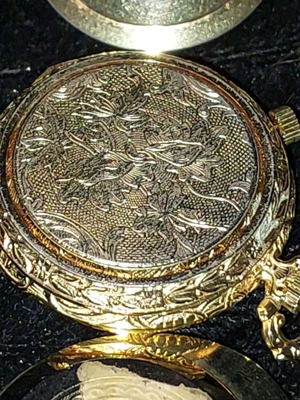 A COLLECTION OF ANTIQUE PENDANT AND QUARTZ POCKET WATCHES