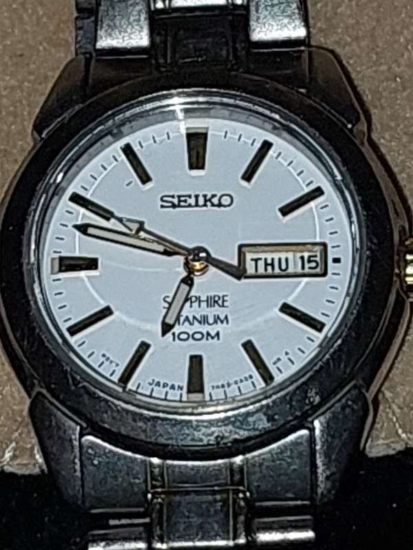 A VINTAGE SEIKO LADYS SAFFIRE CRYSTAL DATE  TITANIUM