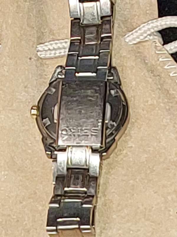 A VINTAGE SEIKO LADYS SAFFIRE CRYSTAL DATE  TITANIUM